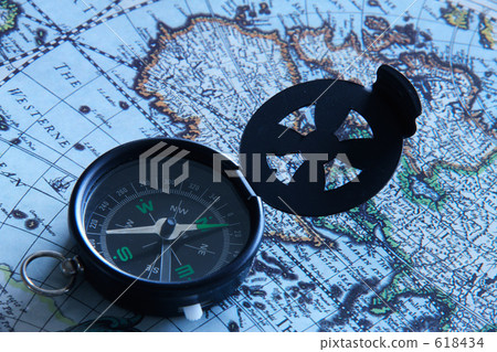 地圖和磁鐵 618434