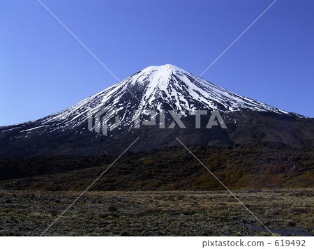 A mountain resembling Mount Fuji in New Zealand A mountain resembling Mount Fuji in New Zealand 619492