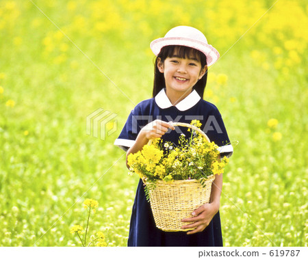 Rape flower basket and girl 619787
