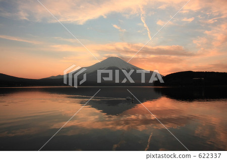 黃昏和富士山的山中湖 622337
