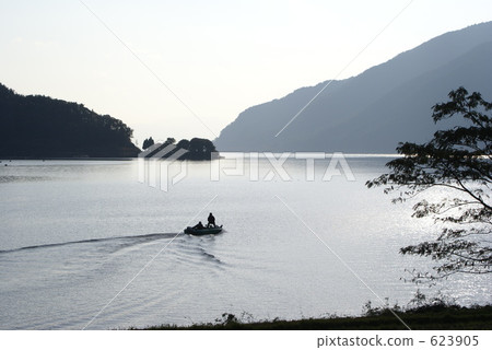 湖泊 湖 海灣 623905