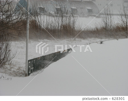 Grand in the snowstorm Grand in the snowstorm 628301