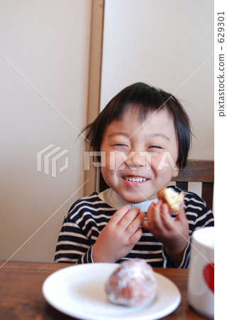 Codomone吃夏威夷malasada的小吃 Codomone吃夏威夷malasada的小吃 629301