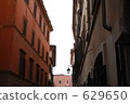 back street, Side Street, apartment 629650