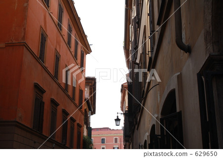 back street, Side Street, apartment 629650