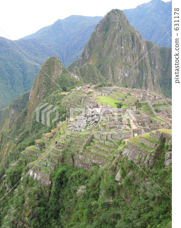Machi Picchu in the Sky 631178