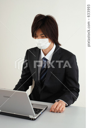 A man with a mask 633993