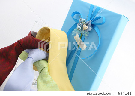 Colorful gift Blue gift 634141