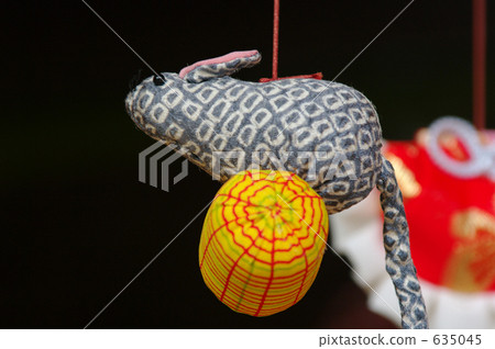 "Rubber rats" of Izuko Inori "Chicks hanging decoration". The bales are rich in rice crops, the rats are huge and prolific of Daikokuten and descendants prosper. 635045