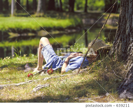 A nap in a shade 639211