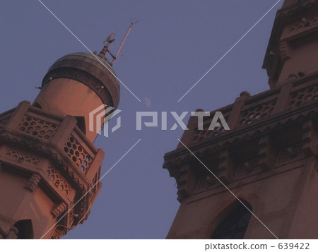 A mosque 639422