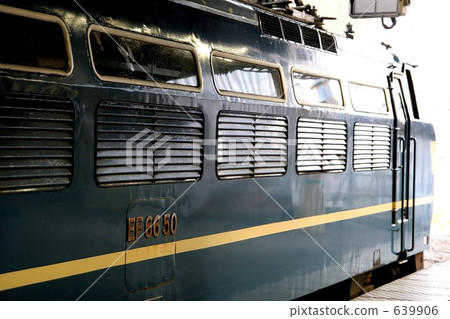 Express train with sleeping berths 639906