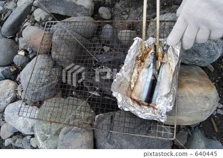 Grilled fish fried with foil 640445