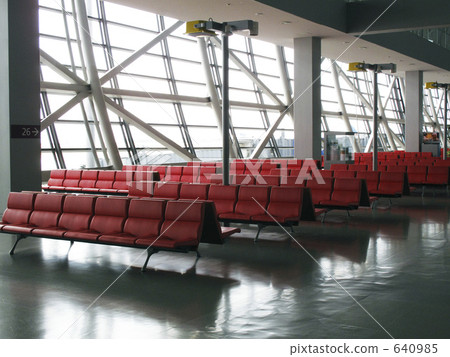 機場等候 640985