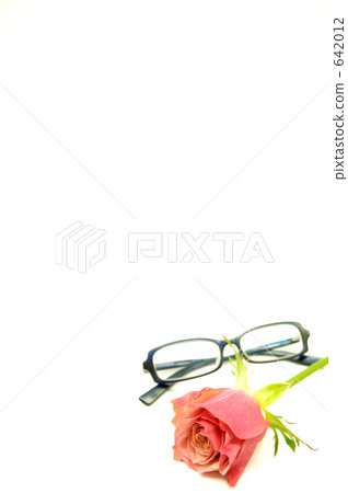 Glasses and Roses 642012