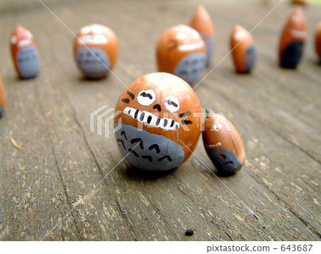 Acorn doll 643687
