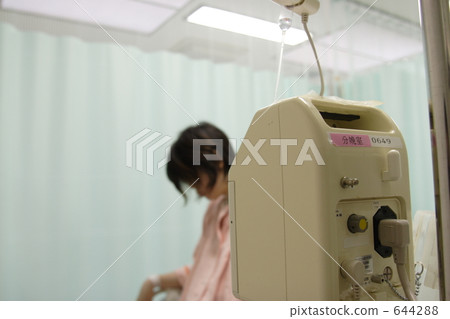 Pregnant women in the delivery room 644288