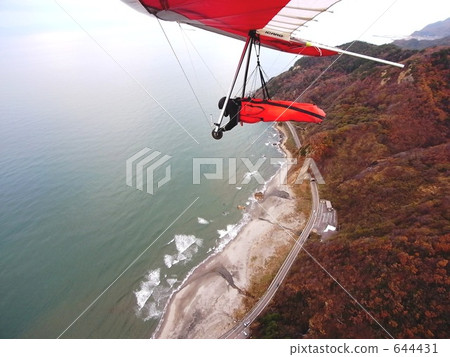 懸掛滑翔機的海岸線 懸掛滑翔機的海岸線 644431