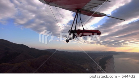 Hang glider flight at dusk 644432