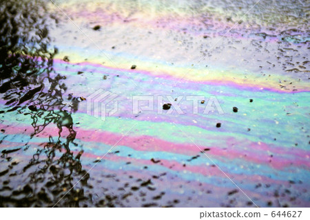 Flowing oil 644627