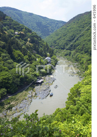 Hozu Gorge of the fresh green (Oyugawa area) Hozu Gorge of the fresh green (Oyugawa area) 645996