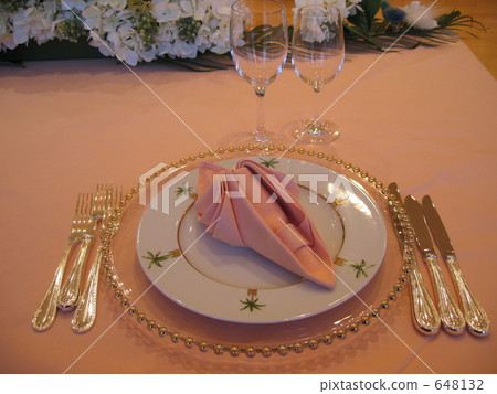 Plates, knives and forks Plates, knives and forks 648132