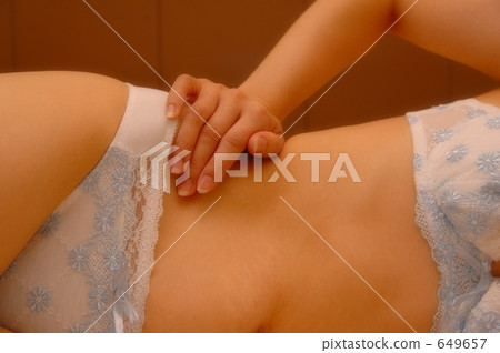 一位女士睡著了 649657