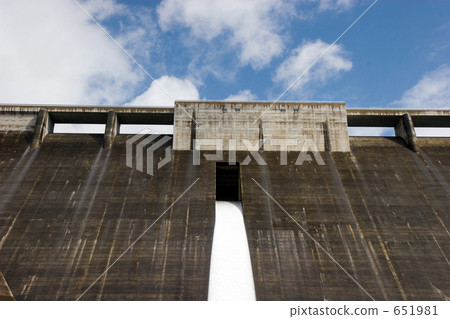 Anekawa dam looking up from the bottom 651981