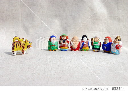 Tigers and seven Luck Gods in staring Tigers and seven Luck Gods in staring 652544