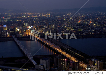 從梅田的十三個方向的夜景 652561