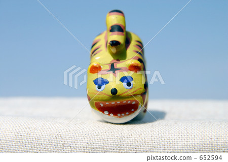 Tiger before the war on handstand Tiger before the war on handstand 652594