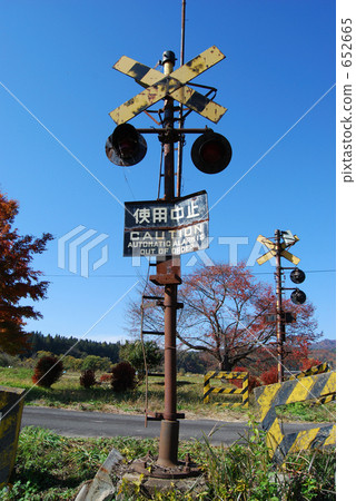 鐵路道口閘 已廢棄的鐵路線 白天 652665