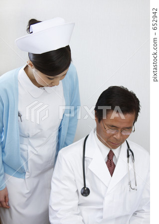 Doctor and nurse Doctor and nurse 652942