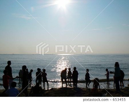 閃閃發光的大海和孩子們 653455