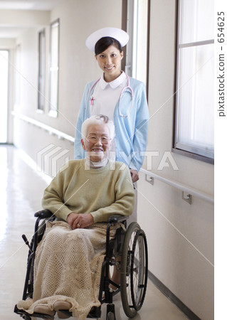 Senior and nurse 654625
