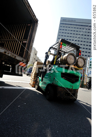 Truck and forklift Truck and forklift 655862