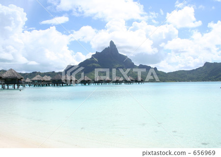 Otemanu mountain and water cottage on Bora Bora 656969