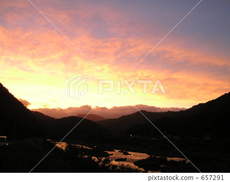 Burning sunset Burning sunset 657291