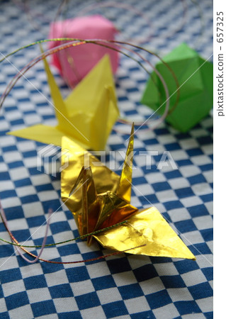 Folding cranes and origami balloons Folding cranes and origami balloons 657325