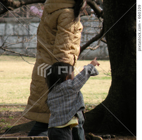 Children in the park Children in the park 660109