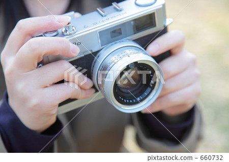 Women's hand with film camera 660732