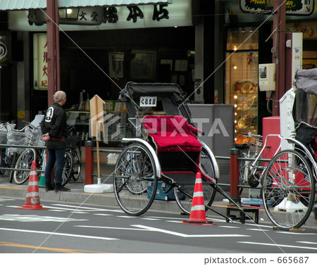 Asakusa's rickshaw 665687