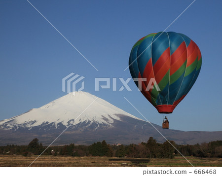 Hot Air Balloon and Fuji 666468