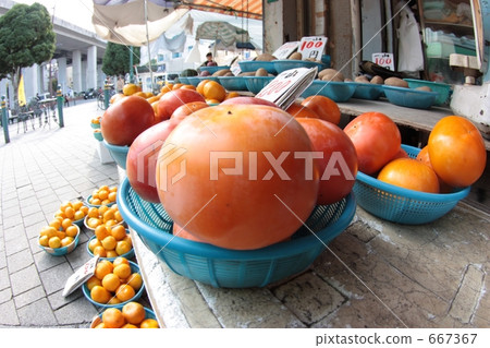 Watching the market Watching the market 667367