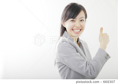 Young female, office worker, camera gaze 668307