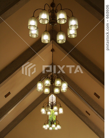 Four chandeliers Four chandeliers 668606
