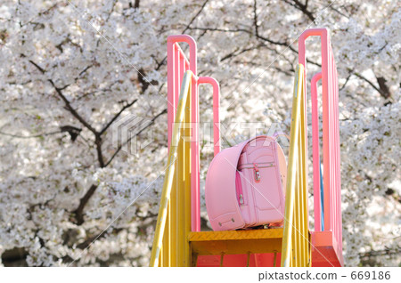 Spring rascal and school bag Spring rascal and school bag 669186