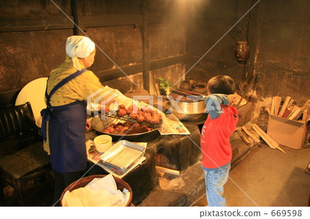 dirt floor, earthen floor, senior 669598