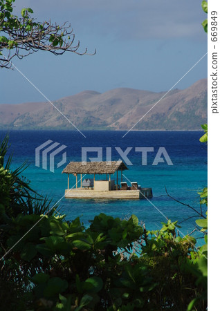 BAR floating in the sea BAR floating in the sea 669849