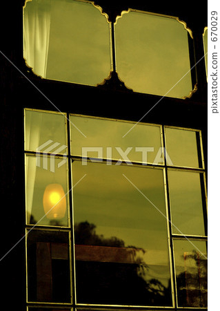 Western-style window Western-style window 670029